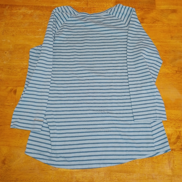 Columbia quarter-sleeve unbearable tee with stripes. GUC. Size Small. - Picture 5 of 5